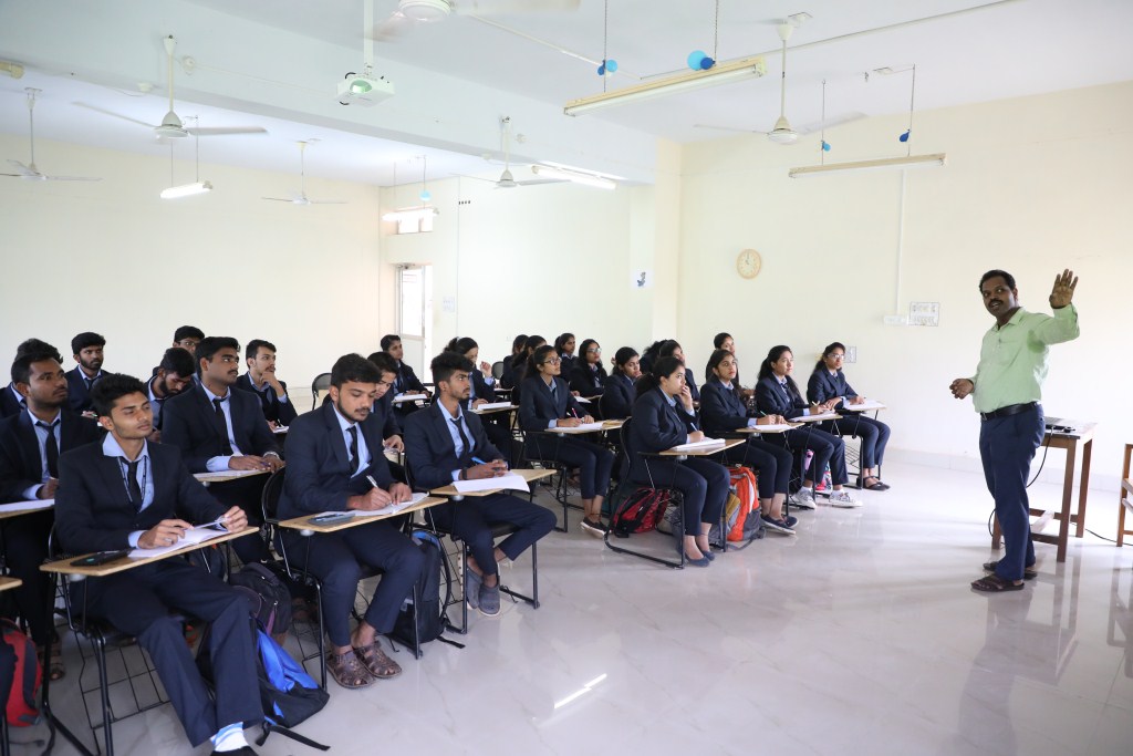 70.MBA_Class_Room-_4_F8_