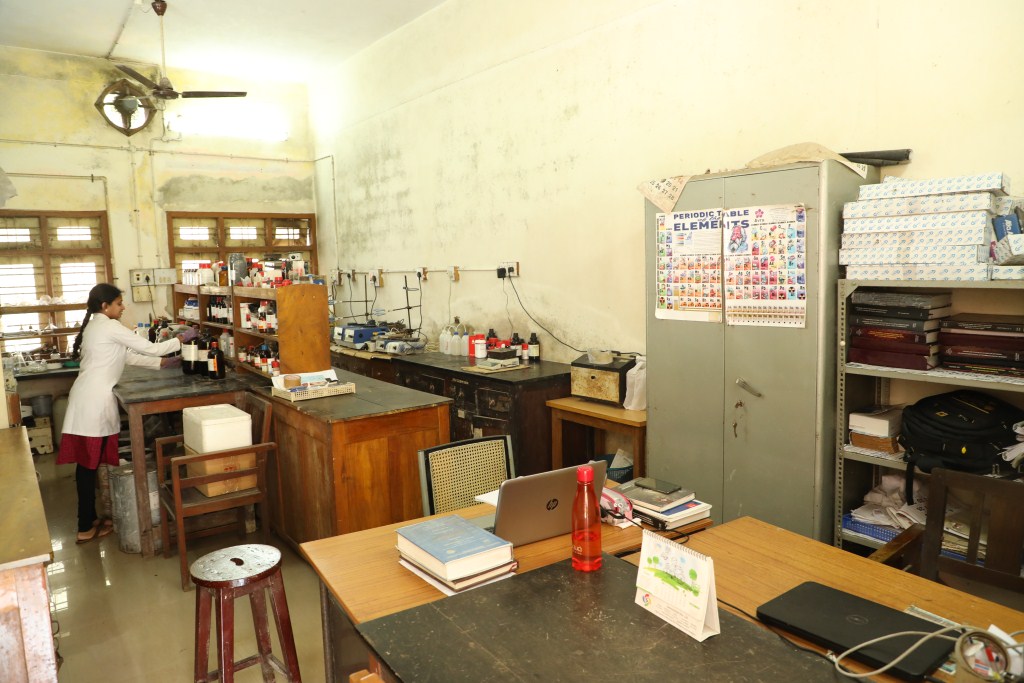 25.Chemistry_Research_Lab-2_G-42_