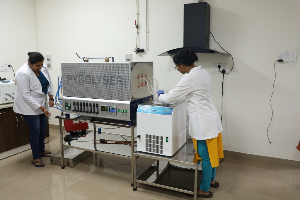 13.CARER_Carbon-14_and_Tritium_Lab